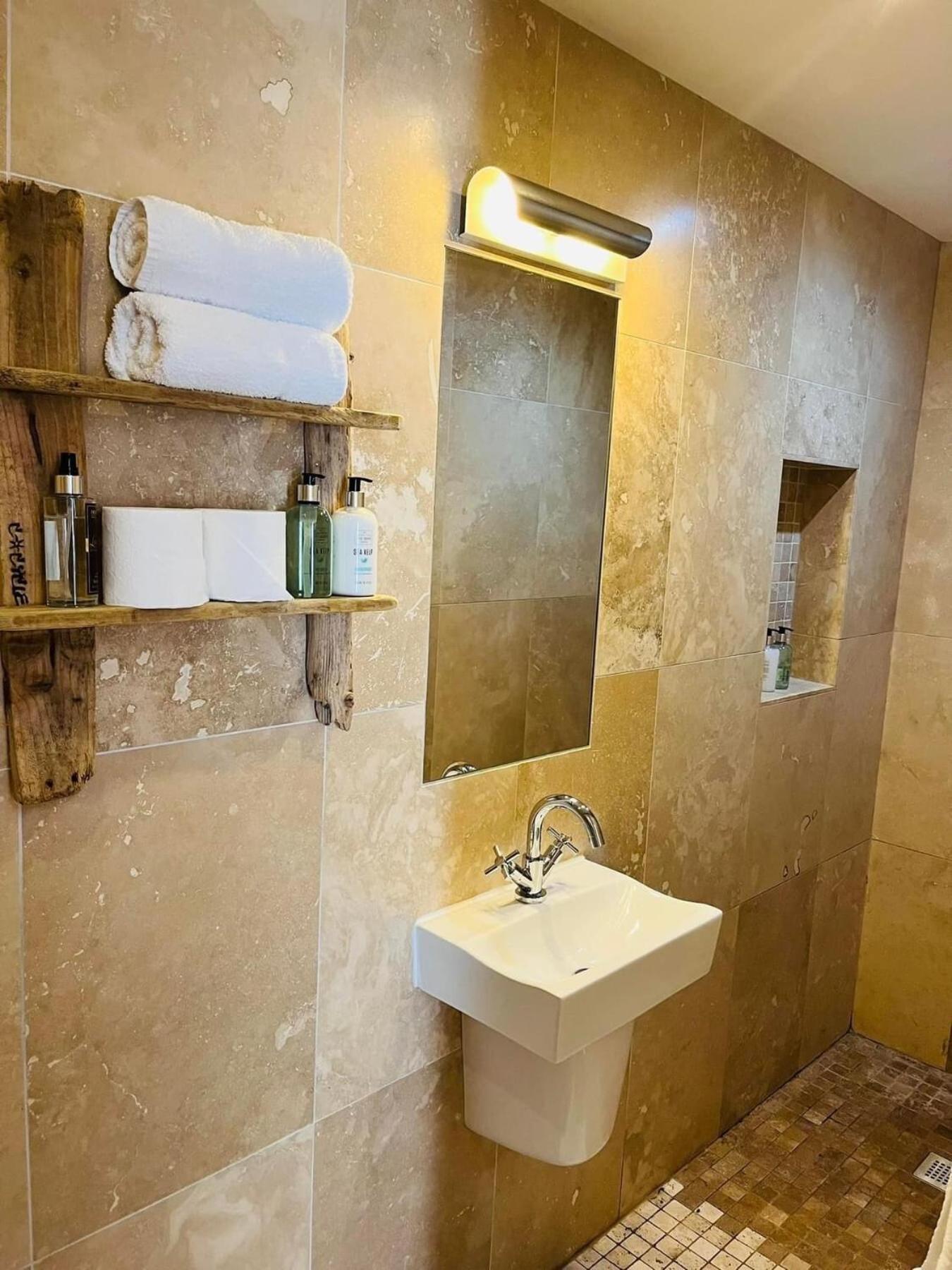 Abbotsleigh Of Whitby B&B 외부 사진